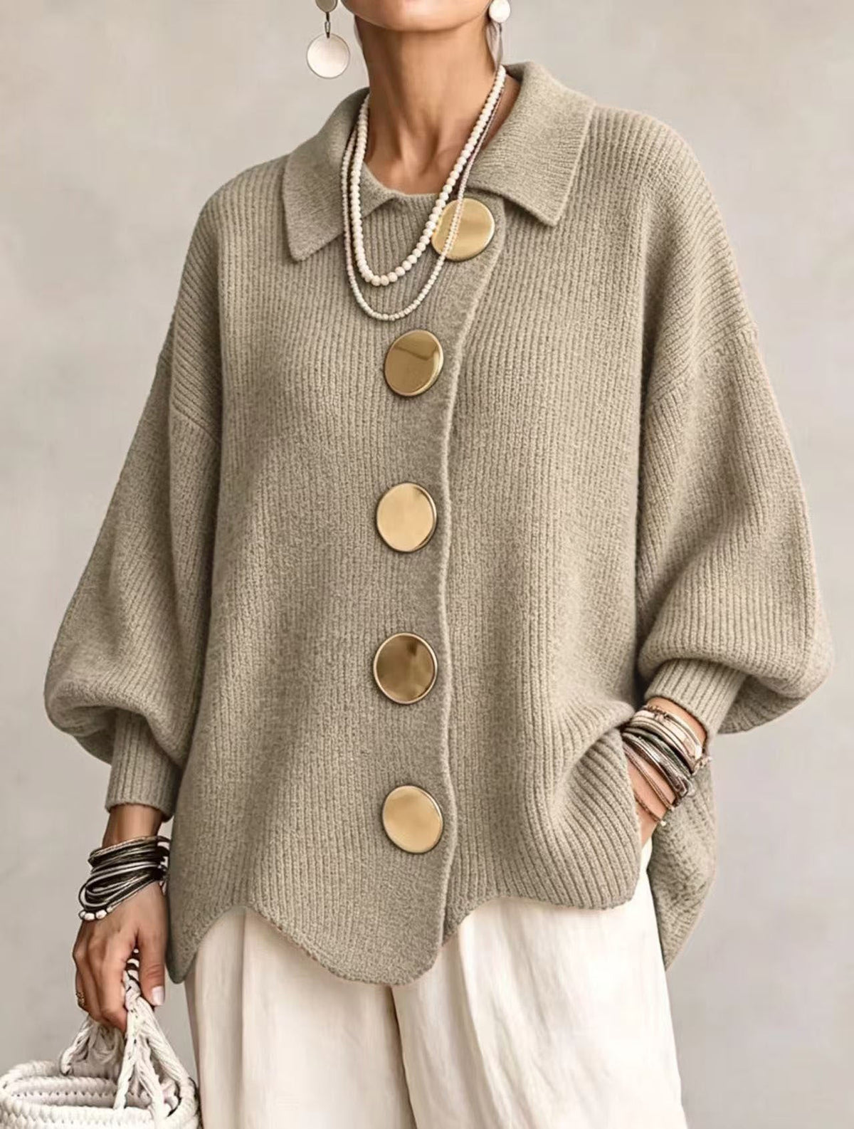 Cardigan Oversize con Bottoni Dorati